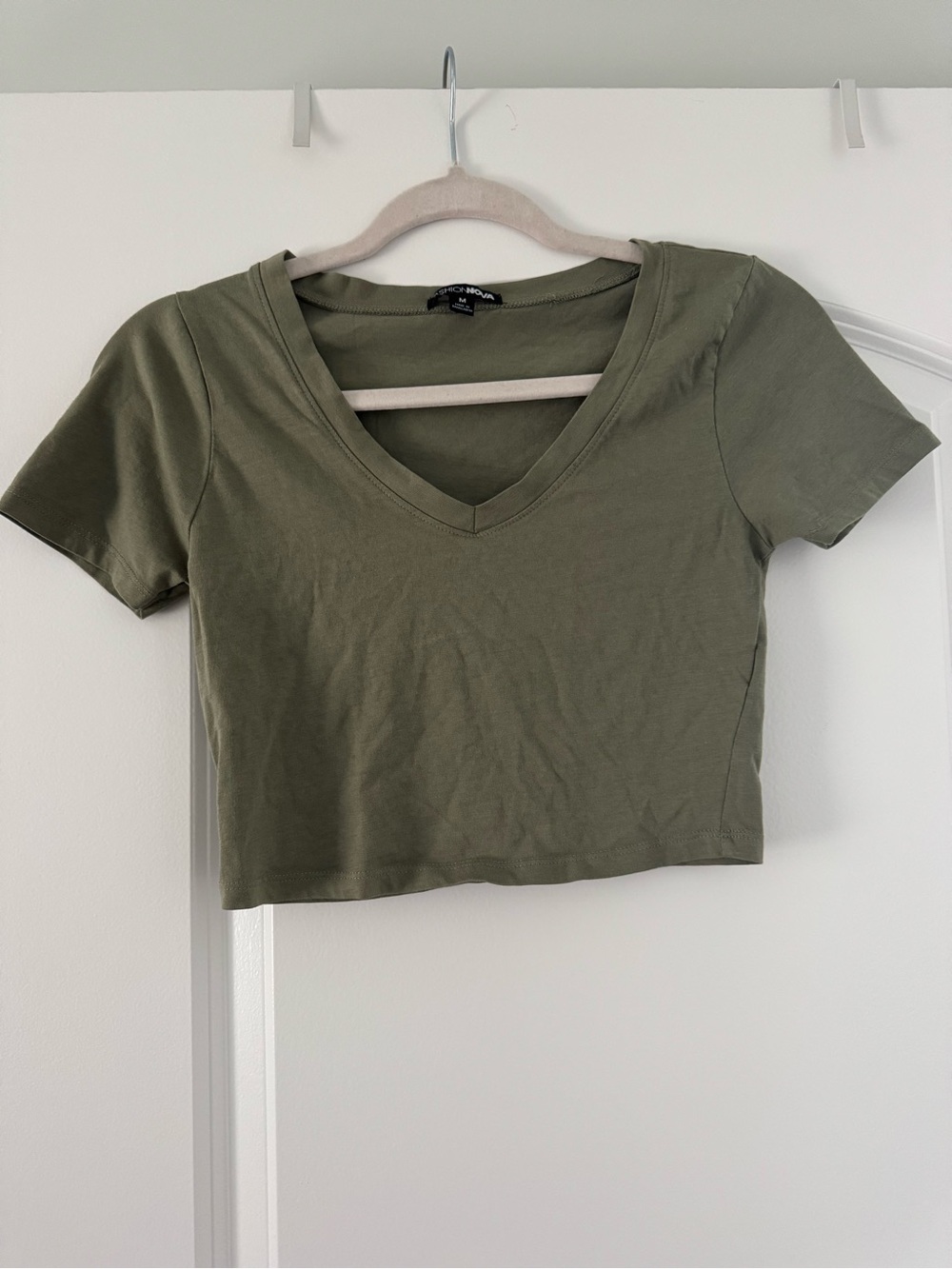 Fashion Nova Olive V‑Neck Cropped Tee